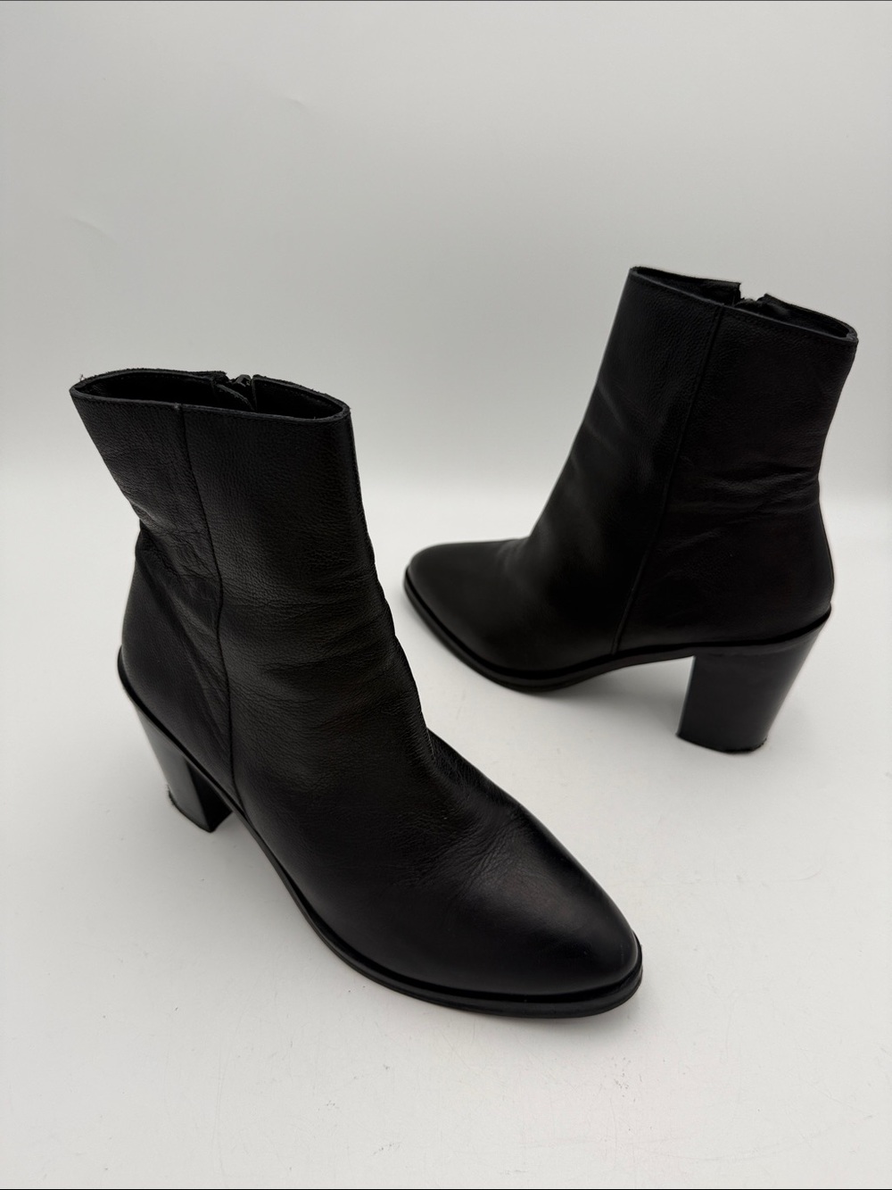 Vintage Classic Black Leather Ankle Boots - Women's 9 Stylish Zip Boots Y2K